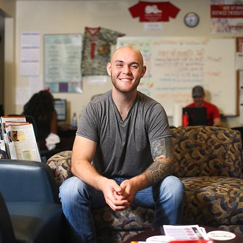 Mental health counseling student sits in Newton 军事 Family Resource Center